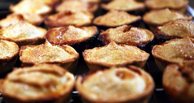 Homemade mince pies by NMK photography via flickr cc