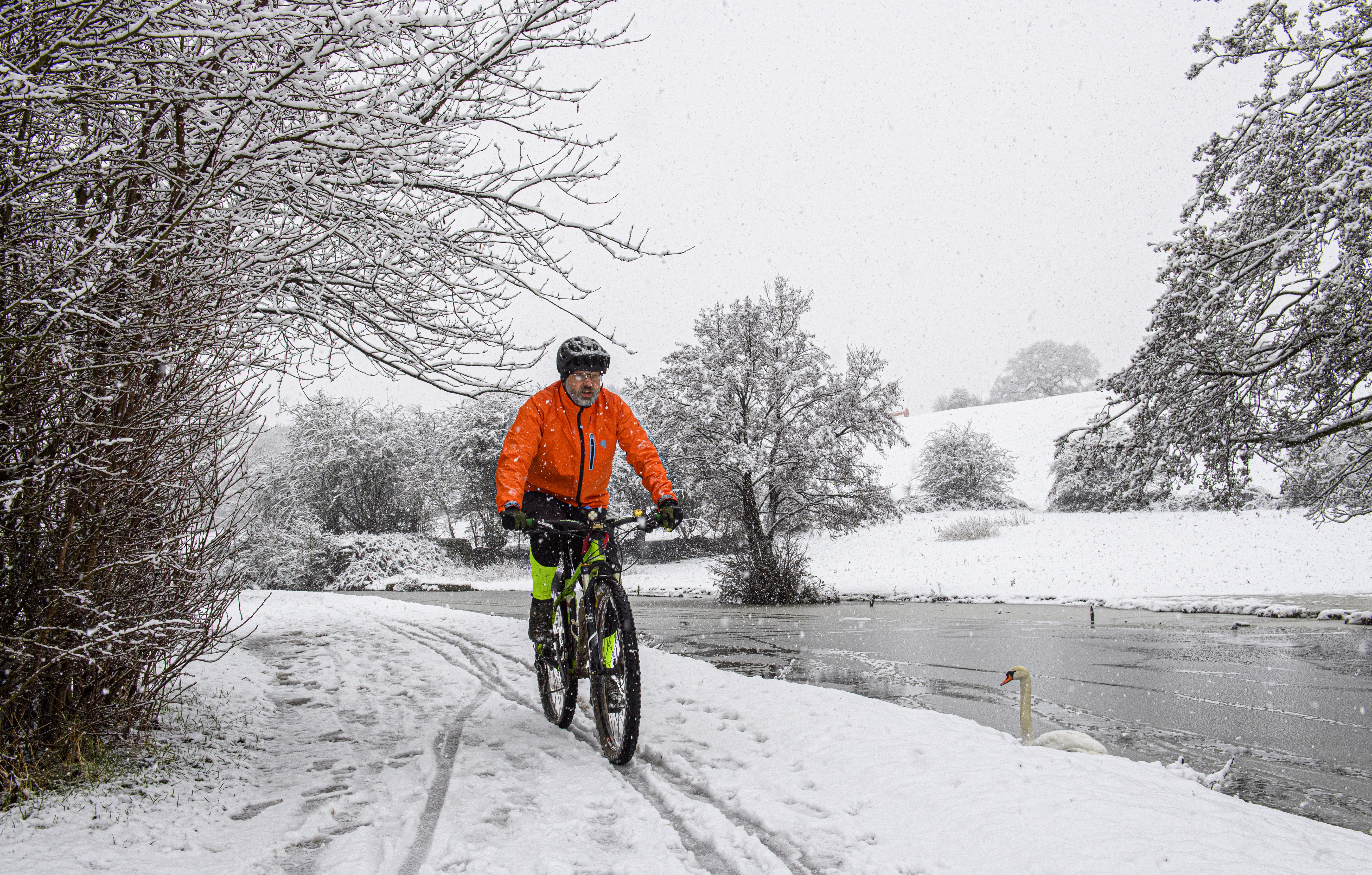 Winter bike riding hotsell clothes