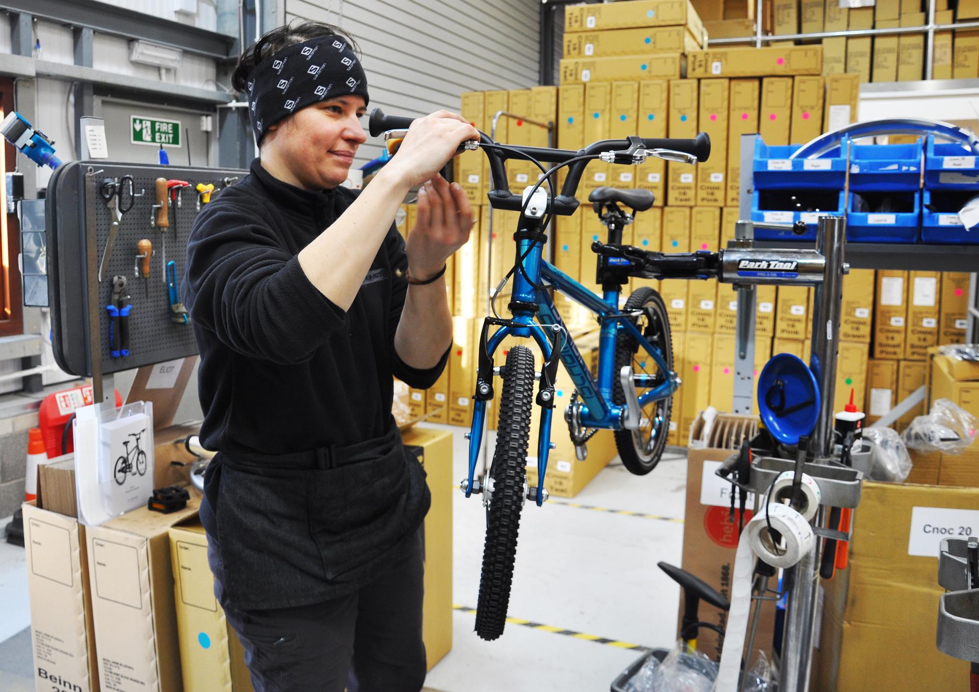 A Islabikes mechanic assembles the Cnoc 16 in Ludlow