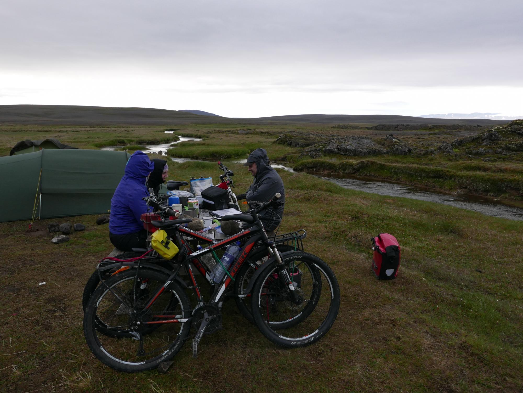 A cold camp in Hveravellir