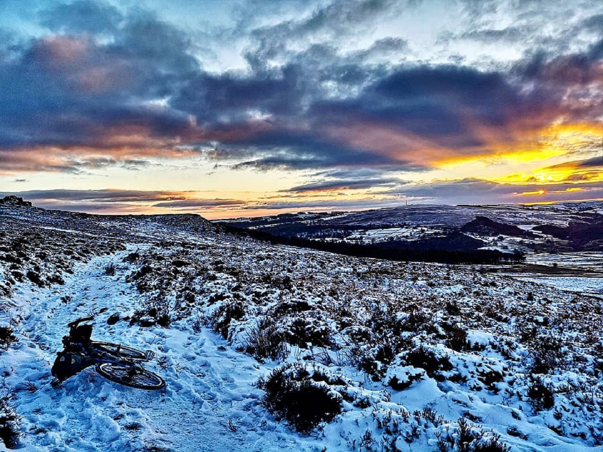 Winterlandscape in Hathersage with bike