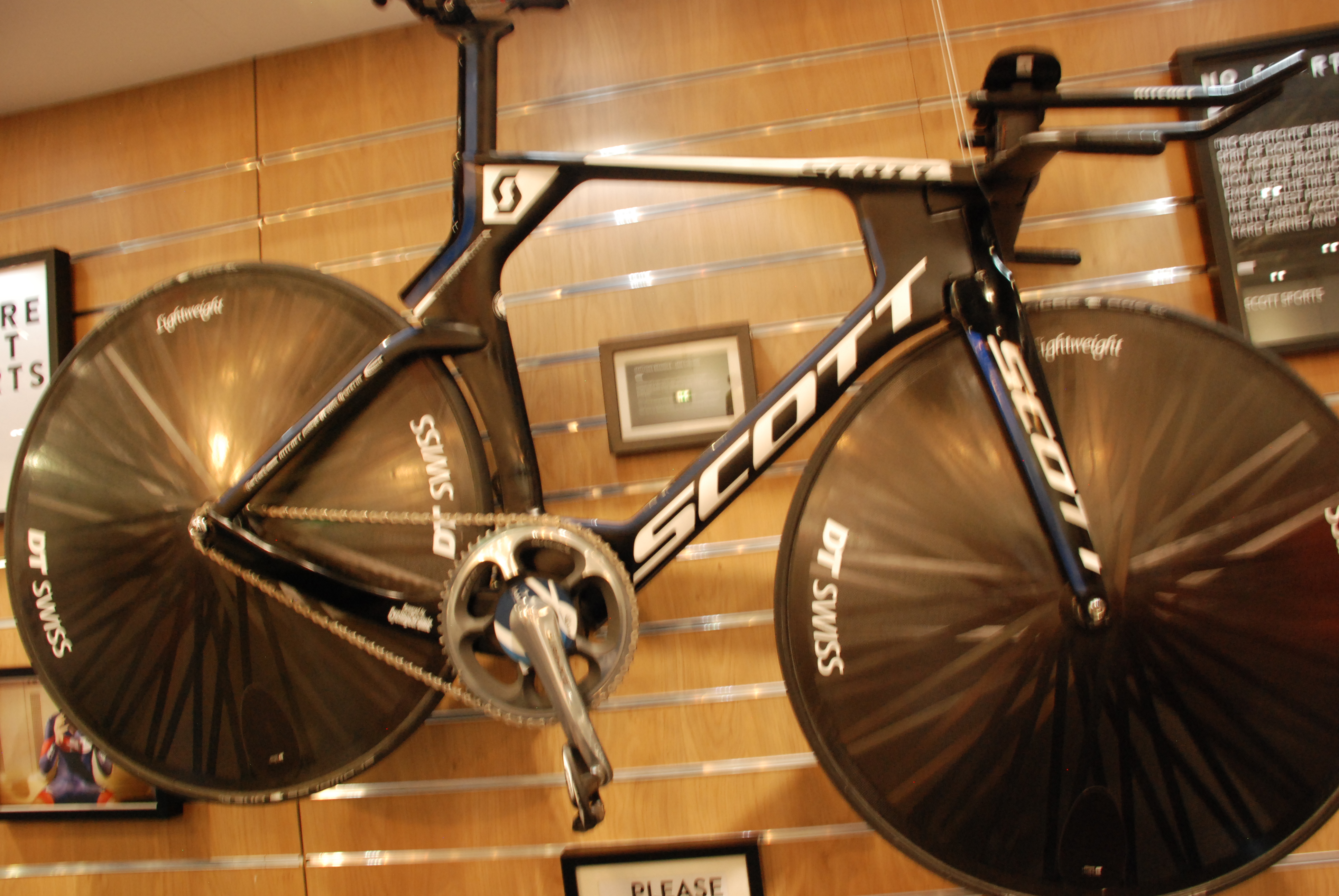 The hour-record bike