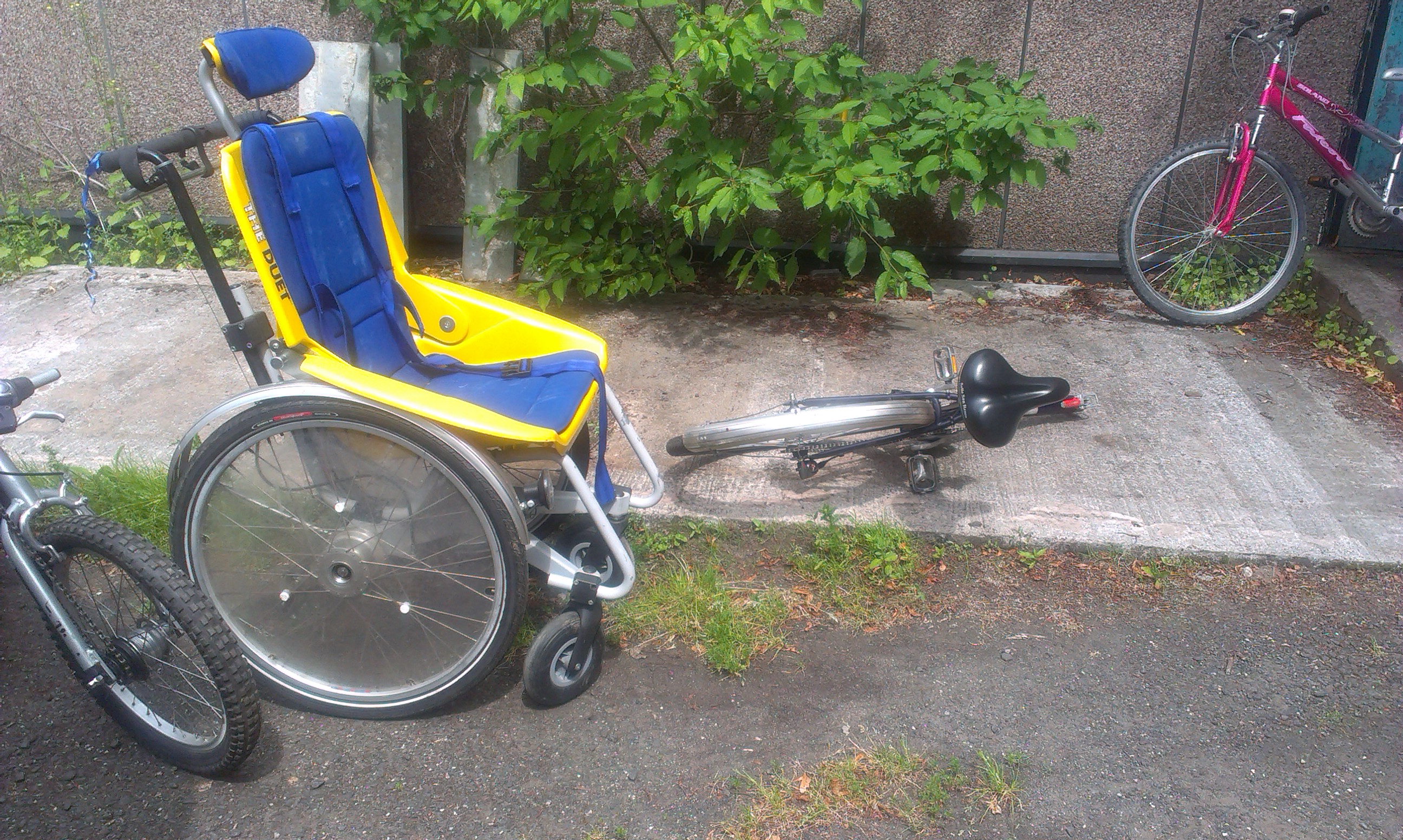 Front loading tandem for self transferable wheelchair user