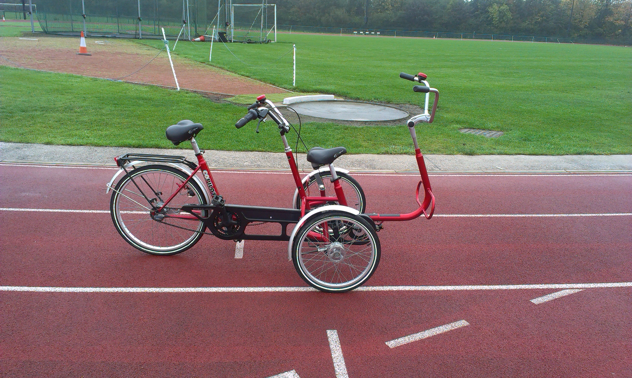 in-line tandem trike - Leigh