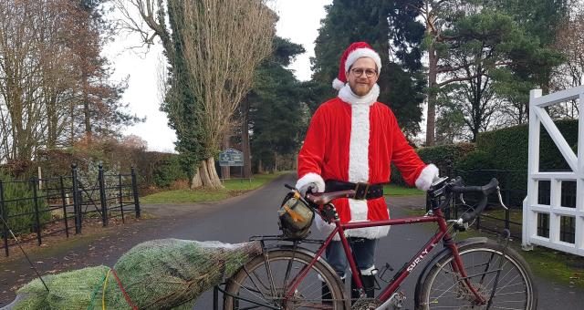 christmas_tree_cargo_bike.jpg