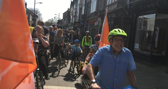 Riders set off in Cambridge to ask their electoral candidates to support cycling