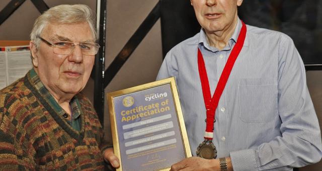 Ray Clay receives his Certificate of Appreciation from President of Leicestershire and Rutland CTC Jim Gerrard. Photo by Dave Binksstershire and Rutland CTC Jim Gerrard. Photo by Dave Binks