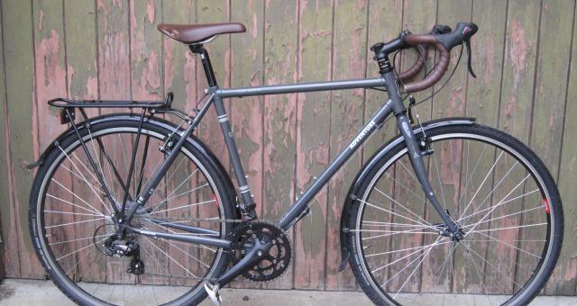 Flat white touring bike sale