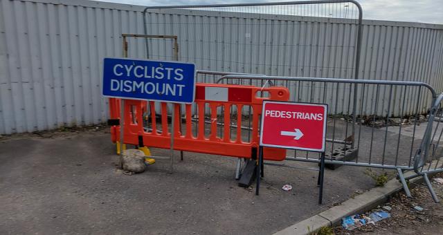 Cyclists Dismount sign cc JenOnTheMove