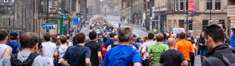 Runners setting off in Edinburgh