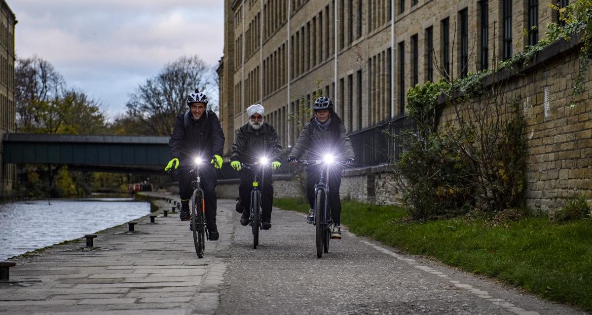 Cyclist king spoke reflectors clearance