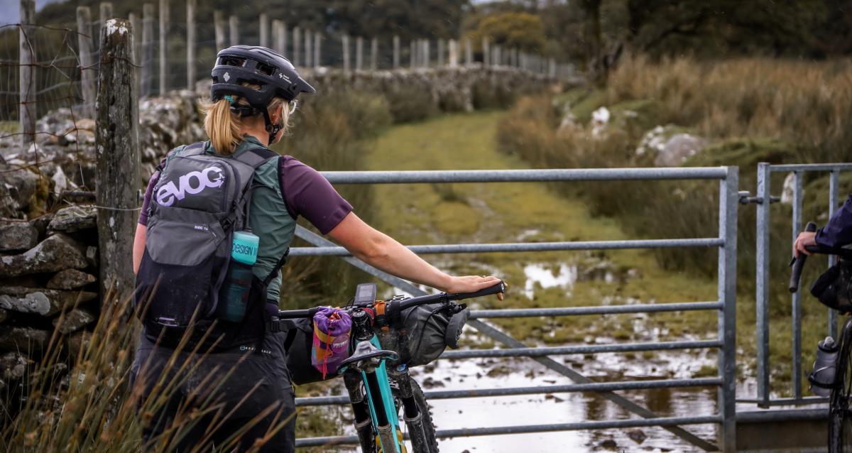 Evoc mtb backpack sales