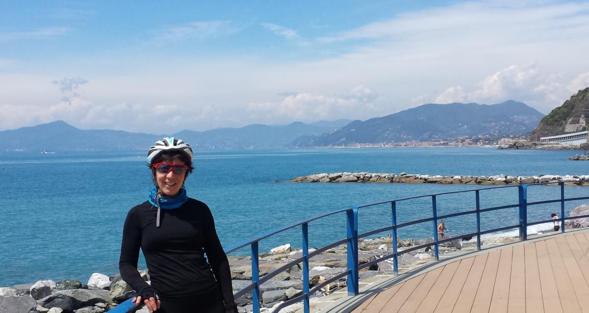 Family cycling store lake como