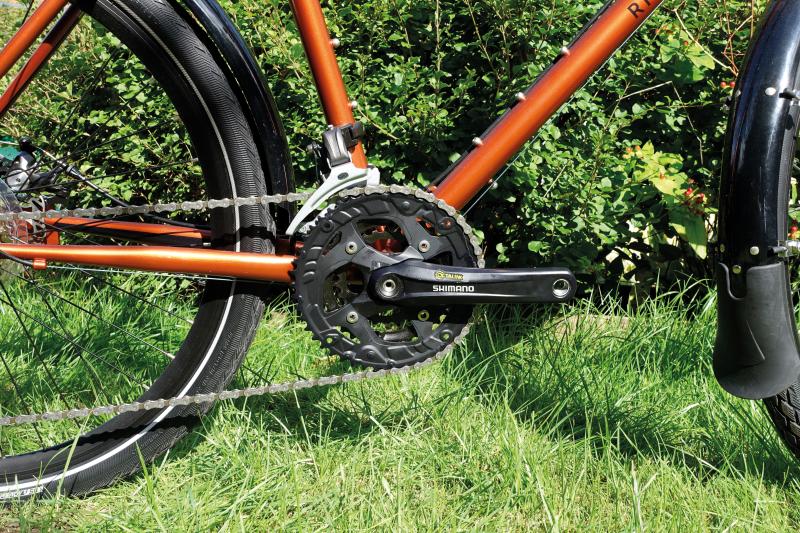 A close-up of the Ridgeback's chainset