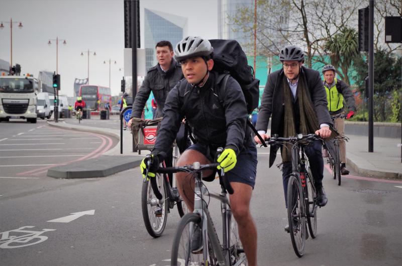 People commuting to work by bike in London (c) Adrian Wills