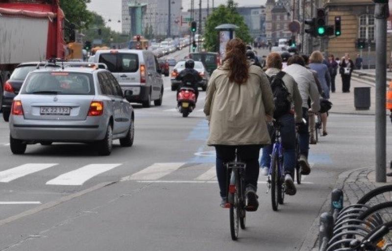 Pedestrian and cycle priority at traffic light junction, Copenhagen