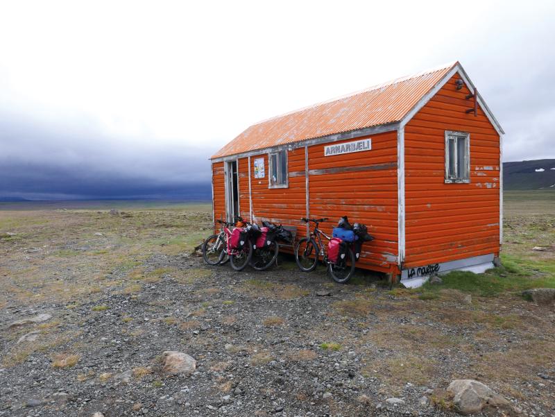 Afangi refuge hut on the F35