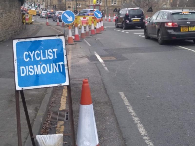 Cyclists dismount sign