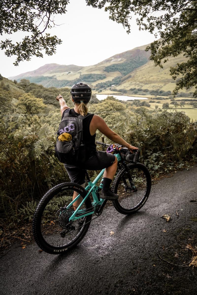 Heading towards Llyn Mwyngil on the Traws Eryri. Photo: Sam Voaden