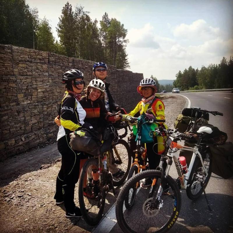 Jenny is encouraged by meeting some cycle tourists in Russia