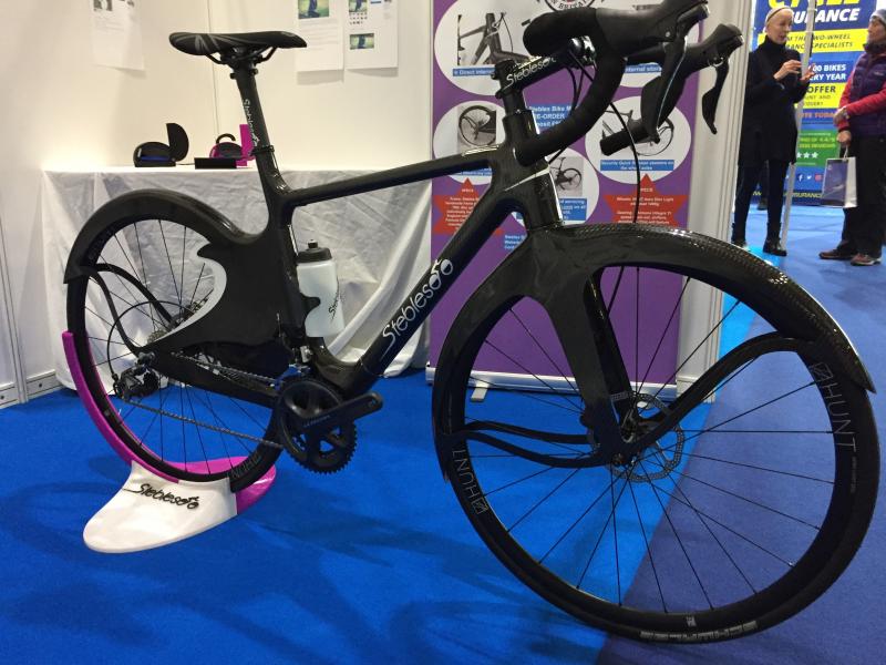 Mark Stebles' full carbon bike with integrated mud guards which also protect the chainset
