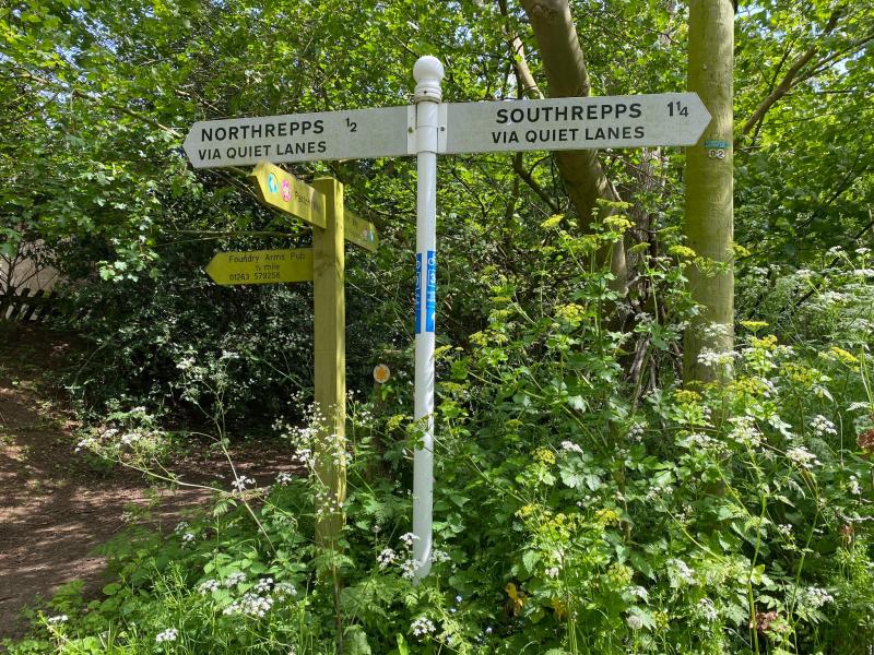 Fingerpost pointing out Quiet Lanes routes