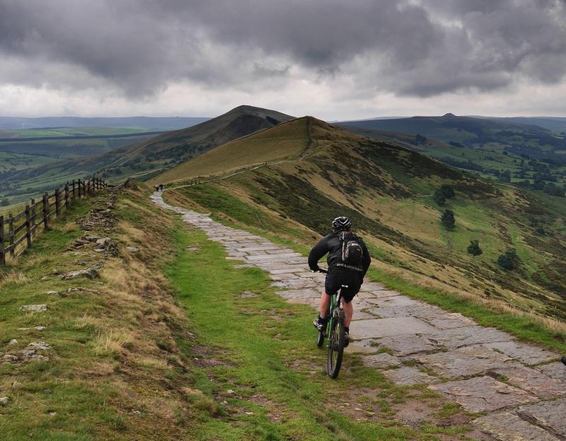 Riding Mam Tor. Photo Paul Stevenson, CC-BY-2.0