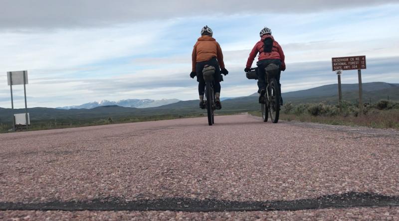 Lee Craigie and Rickie Cotter on the Tour Divide in 2017