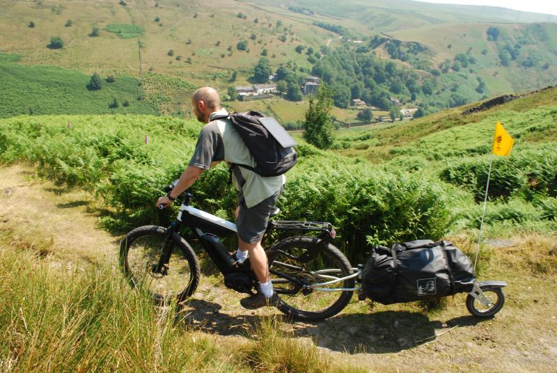 Single wheel trailers work well with e-mtbs on singletrack