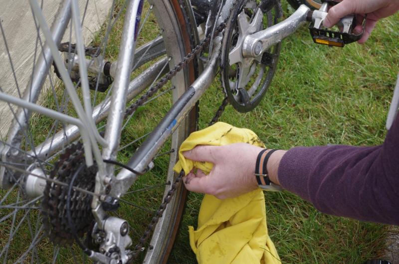 Cleaning your hotsell bike chain