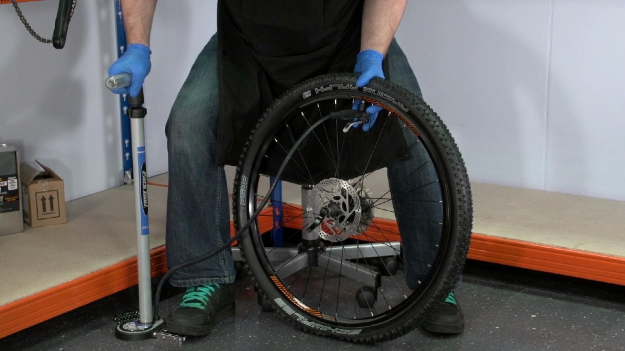 Video: How to fix a puncture on a road bike and mountain bike | Cycling UK