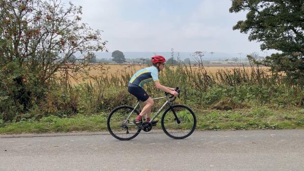 064-065_CYCLE121_BIKE TEST_REILLY_riding3-crop.jpg