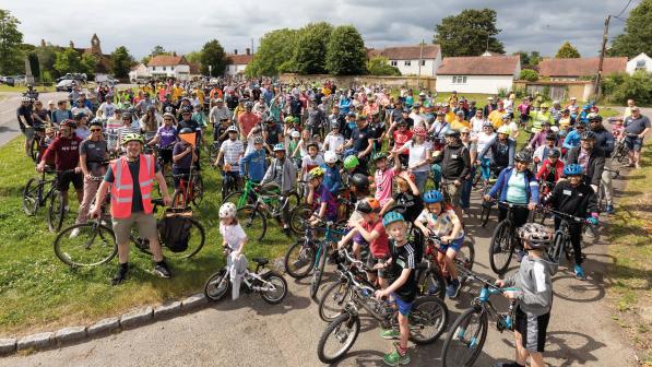073_074_CYCLE123.TRAVELLERS TALES_haddenham2.jpg