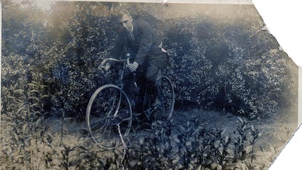 Harry Saunders and his fixed-wheel bike