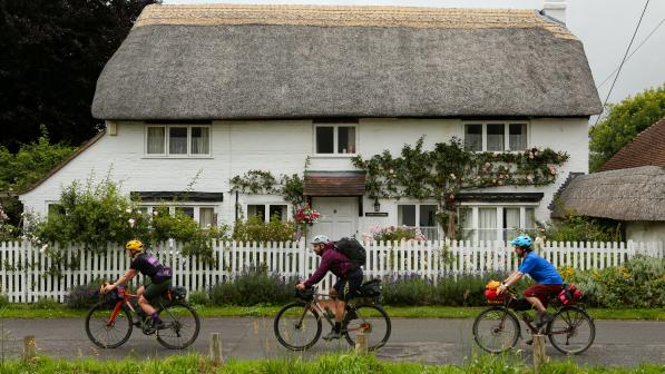 Pannier_King-Alfreds-Way-Route_Cycling-UK_23-Thatched-Villages.jpg