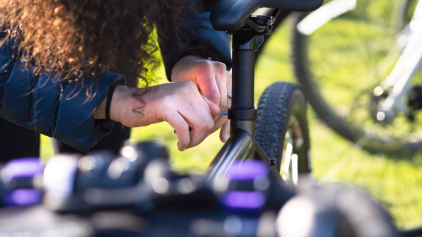 Sarah Hewitt-SITW-Intro bikepacking South Downs-Mar 22-Vic saddle adjustment.png