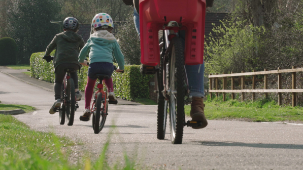 SteveSale_FamilyRiding_Surrey_April_20202_3 TOP - 2