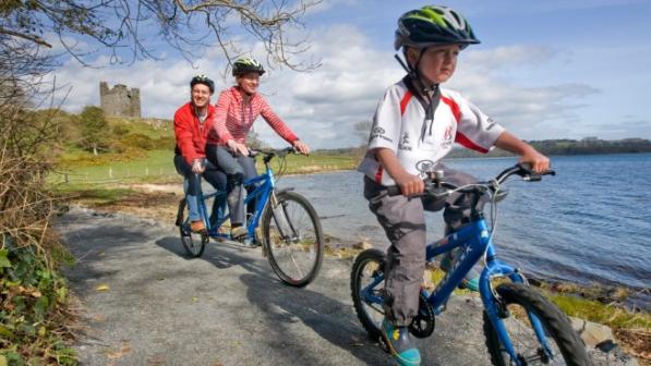 A family on Castle Ward Shore Trail, County  Down. (Photo: with permission from DiscoverNorthernIreland.com