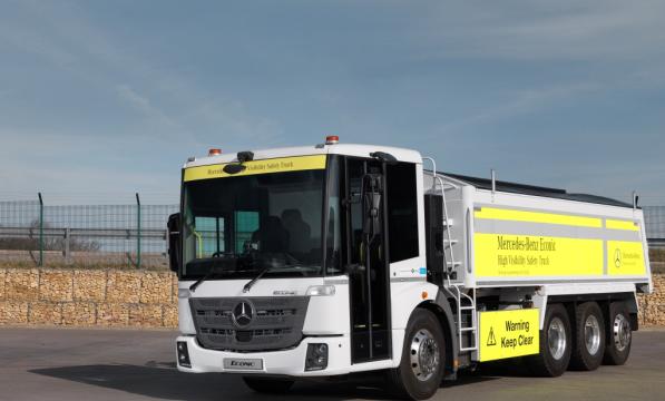 S&B Commerials Mercedes-Benz_Econic-lorry_2015 (10)