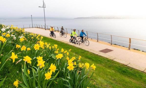 A led ride from the Inverclyde Bothy see cyclists ride through Gourock