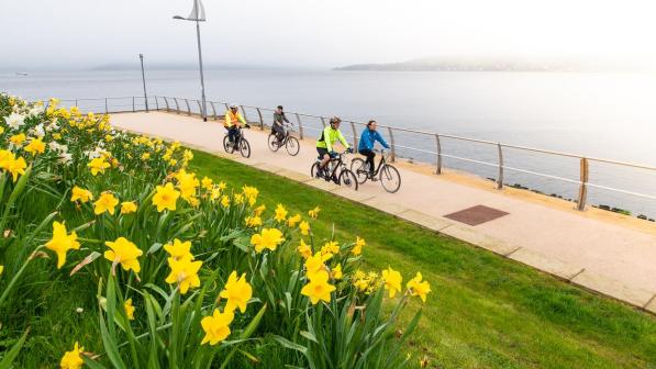 A led ride from the Inverclyde Bothy see cyclists ride through Gourock