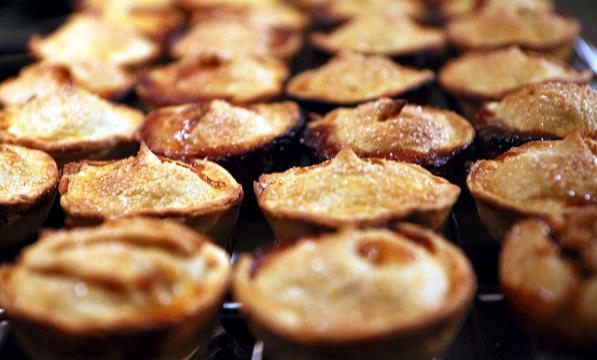 Homemade mince pies by NMK photography via flickr cc