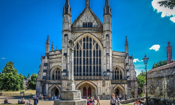 Winchester cathedral cycle route