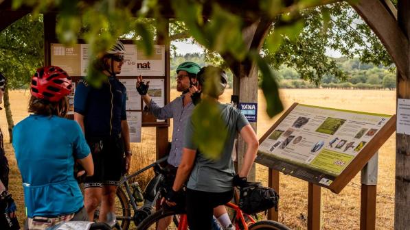 Cyclists in discussion