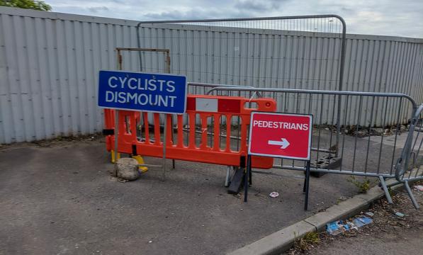 Cyclists Dismount sign cc JenOnTheMove