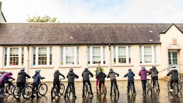 Children receiving bike ability training