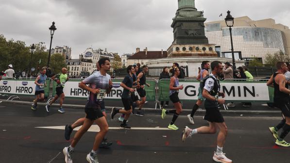 Runners in Paris