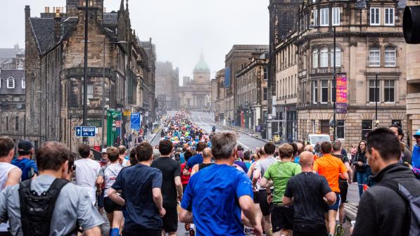Runners setting off in Edinburgh