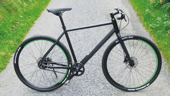 The Cube Hyde Race a black city hybrid bike with no pannier rack or mudguards